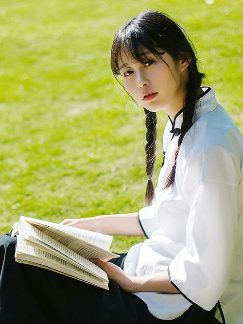 “费尔南多·比亚尔巴：阿根廷美洲狮队的进攻指挥官，未来继续闪耀”