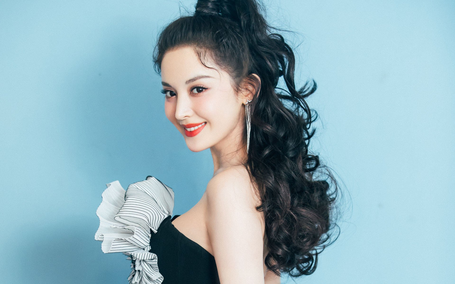 比赛裁判判罚引发争议，比赛裁判判罚引发争议怎么处理